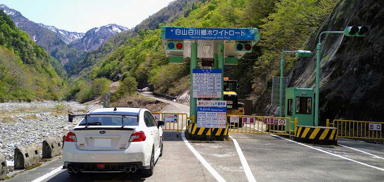 WRX S4の恐竜とコラボ・白山白川郷ホワイトロード・白山一里野温泉スキー場に関するカスタム事例の投稿画像2枚目