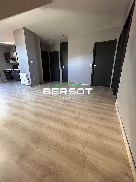 Vente appartement 4 pièces 66 m² à La Cluse-et-Mijoux (25300), 165 000 €