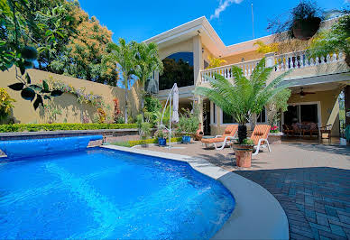 Maison avec jardin et terrasse 1