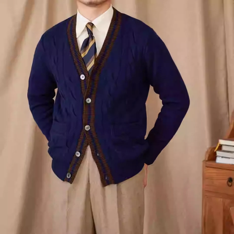 Mr Lusan herenmode trui, een stijlvolle en comfortabele trui voor heren. Ideaal voor elke gelegenheid, combineert warmte en elegantie.