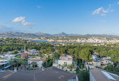 Villa avec piscine et terrasse 2