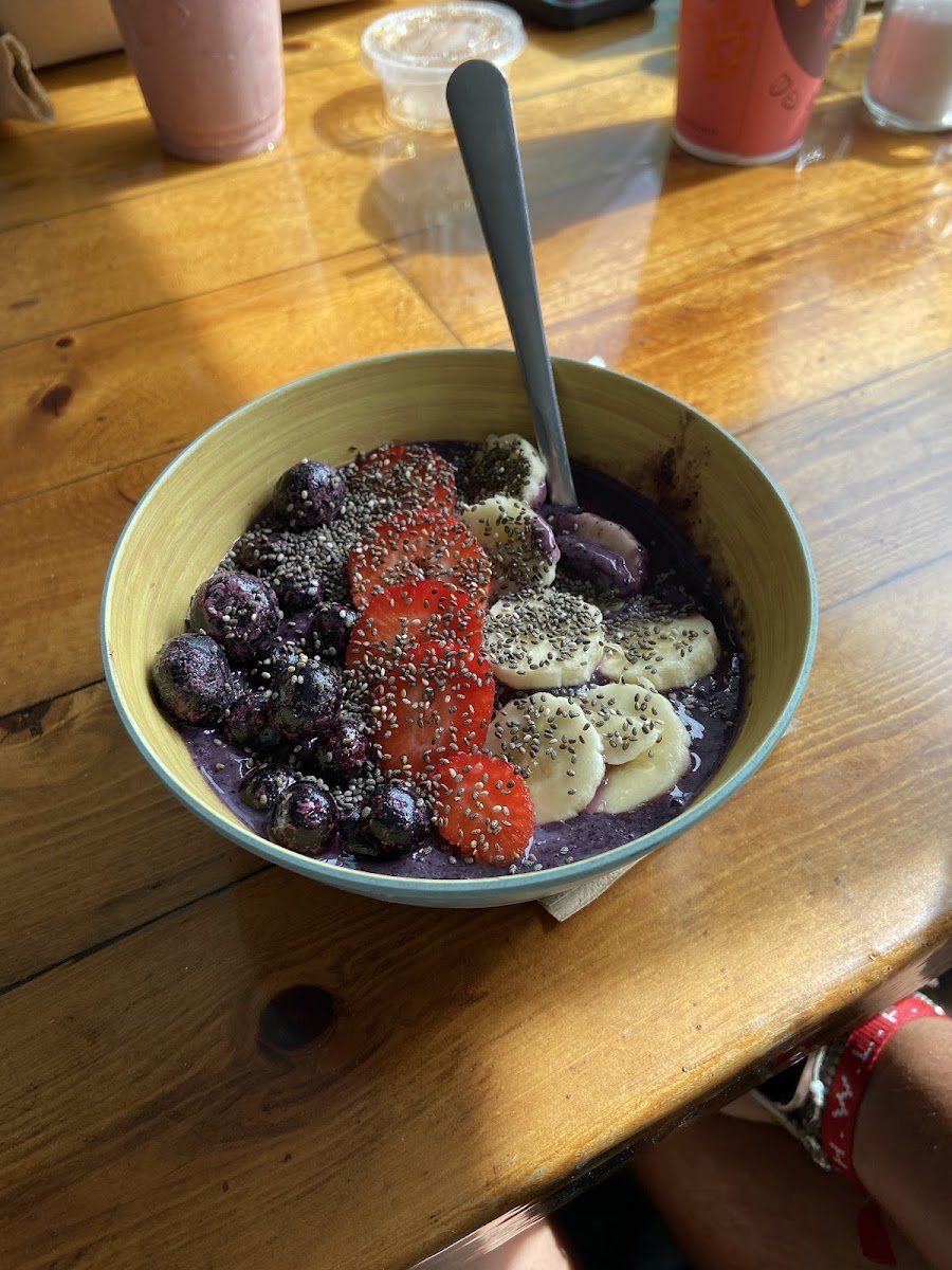 Classic Acai bowl with no granola. Gf and df!