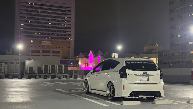 プリウスαの愛車の差し色・シロクロコーデ・ルームミラー最後はもぎ取るのがデフォ？？・レーシングマスターすげーな！・5月もよろしくお願いしますに関するカスタム事例の投稿画像4枚目