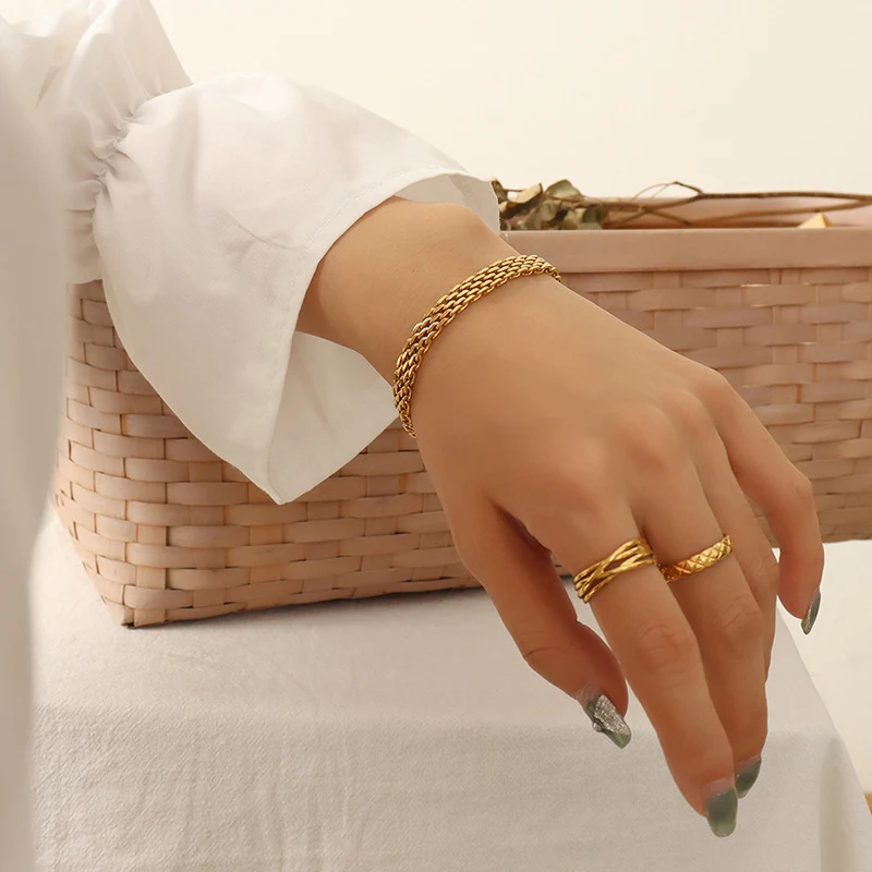 Veelzijdige armband met bandje voor dames Een accessoire dat overal bij past, perfect om je dagelijkse stijl aan te vullen en je elegantie te versterken.