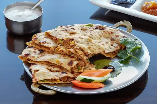 Mutton Keema Naan With Gravy