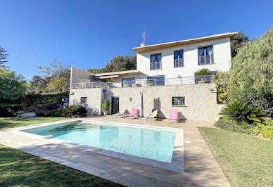 Maison avec piscine et terrasse 4