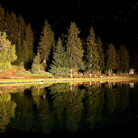 La notte si specchia nel lago