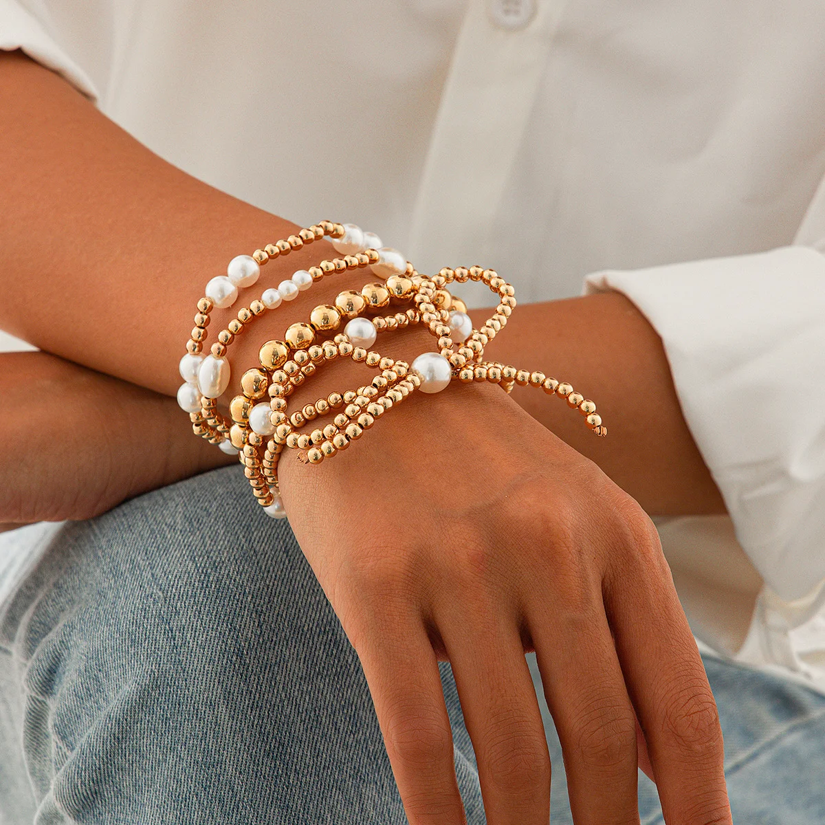Title 8, Pulseira francesa com contas grandes e redondas...