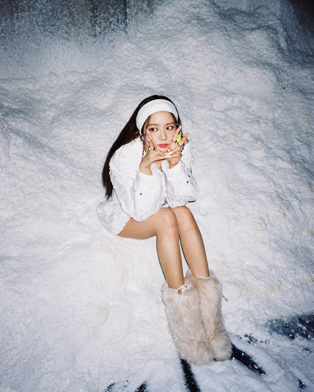 jisoo white5