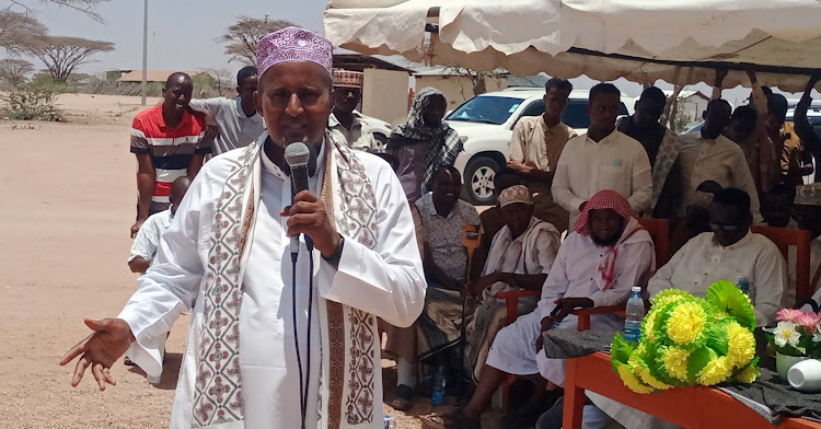 Abakaile ward MCA Hajir Dahiye speaking during the closing ceremony of Madarasatu Al Hidaya Al Islamiya in Boul Argi in Iftin ward.