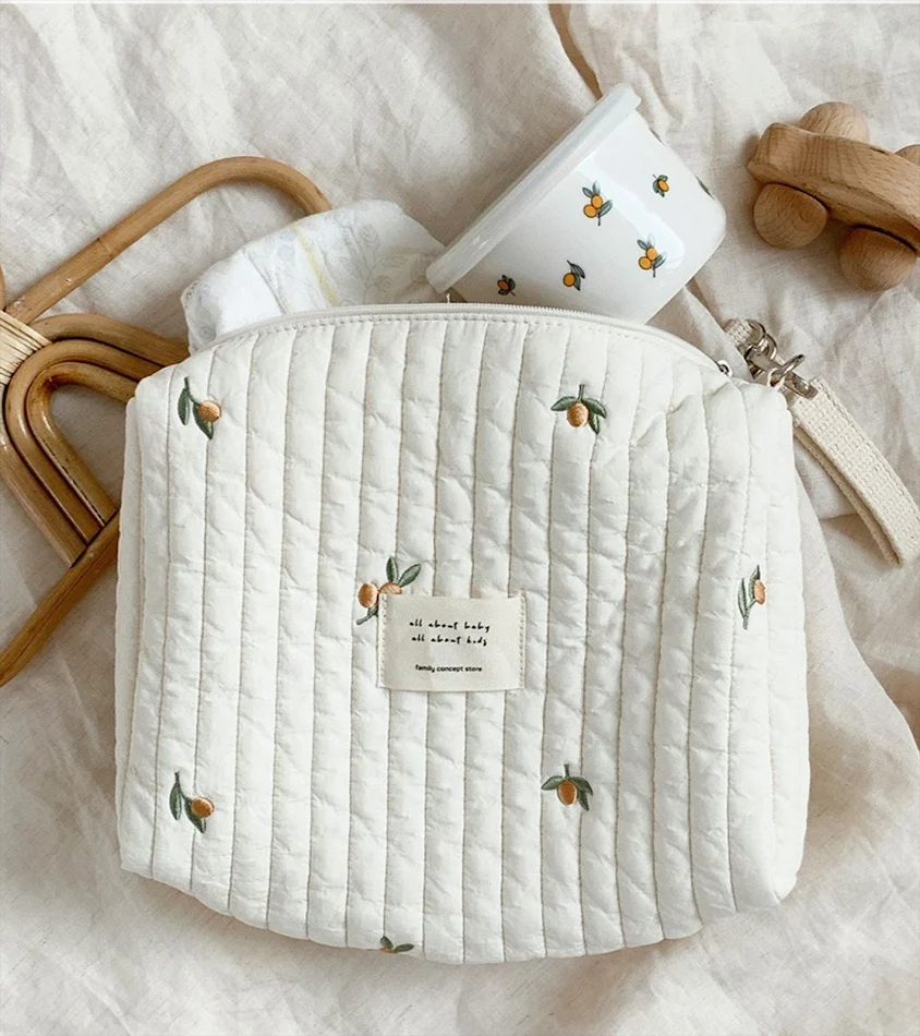 Sac à langer en coton Chrysanthème pour bébé, pour poussette, spacieux et élégant. Le sac parfait pour les mamans modernes.