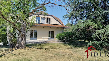 maison à Saint-Laurent-la-Roche (39)