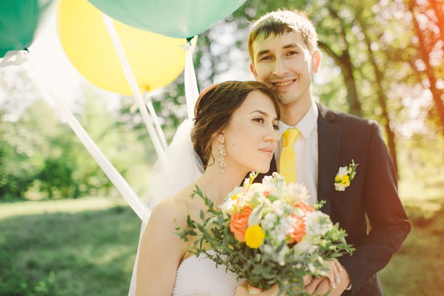 Fotógrafo de casamento Elya Minnekhanova (elyaru). Foto de 11 de outubro 2015