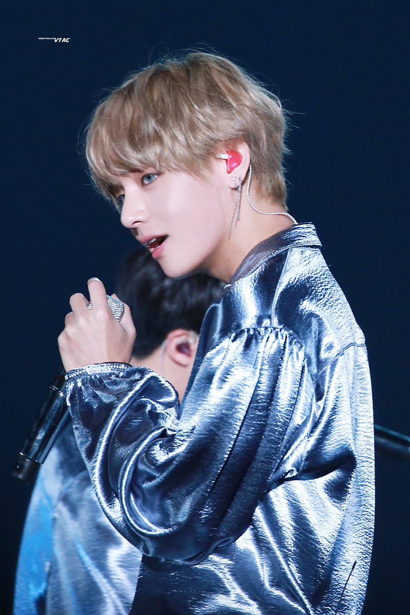 10 Of BTS V's Hottest Award Show Looks - Koreaboo