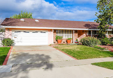 House with garden 3