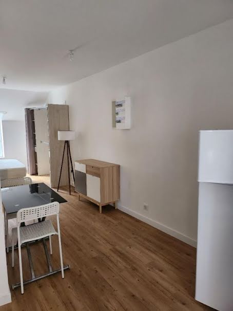 Location meublée appartement 1 pièce 21 m² à La Charité-sur-Loire (58400), 280 €