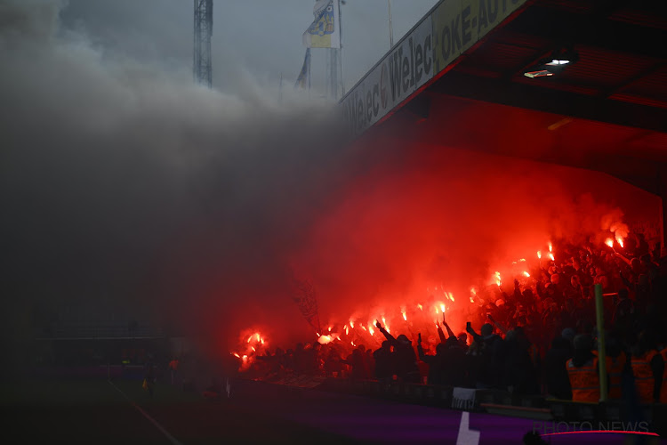 🎥 Chants, banderole et fumigènes : l'appel à l'aide des supporters du Standard à Westerlo