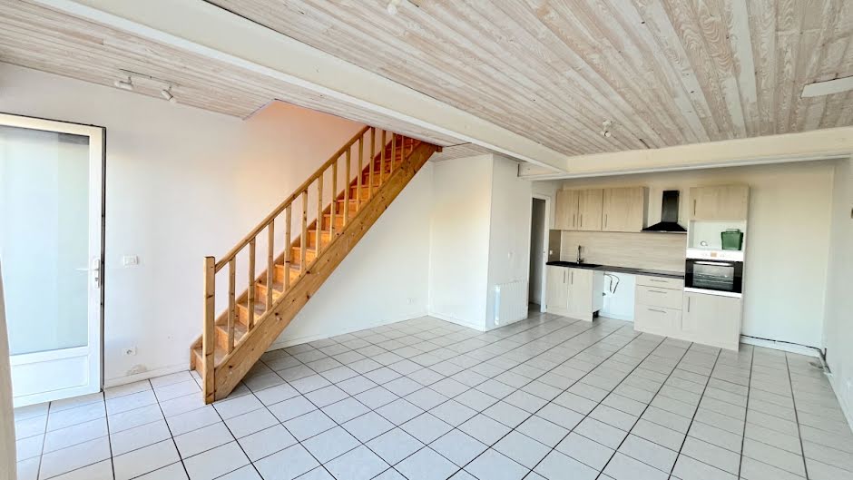 Location  maison 3 pièces 61.31 m² à Pugnac (33710), 750 €