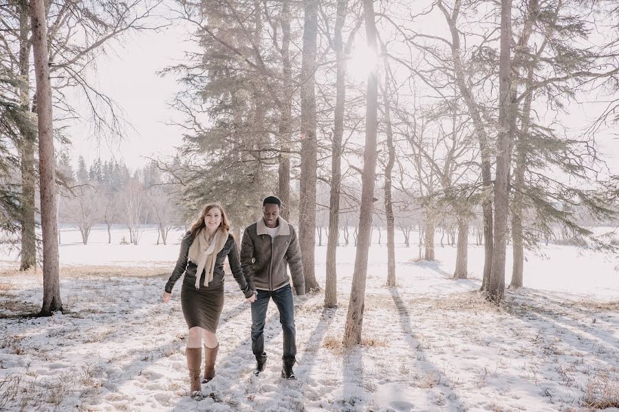 Fotógrafo de casamento Tiara Loewen (tiaranicolephoto). Foto de 2 de maio 2019