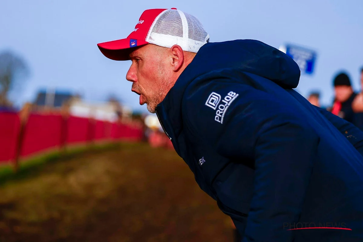 Veldrijder bezorgt Sven Nys fameuze schok tijdens Wereldbekermanche in Gavere: "Ik heb een vinger gebroken"