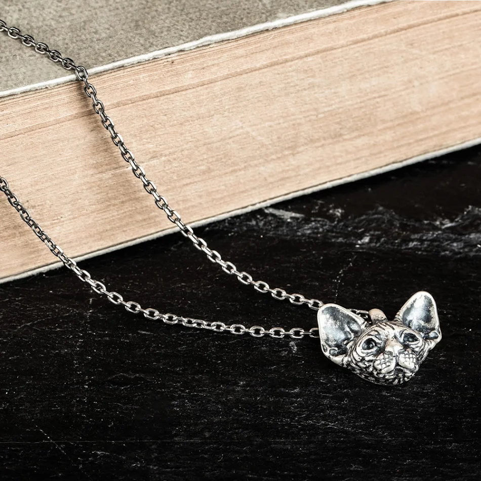 Pendentif chat vintage en argent sterling S925, un bijou adorable et élégant pour les amoureux des chats, idéal au quotidien.