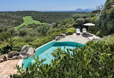 Villa avec piscine et jardin 8