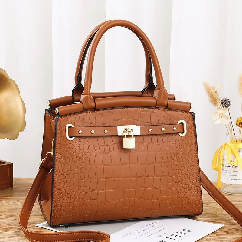 Sac à bandoulière femme mode automne hiver, élégant et spacieux, parfait pour un usage quotidien. Confort et style pour toutes les occasions.