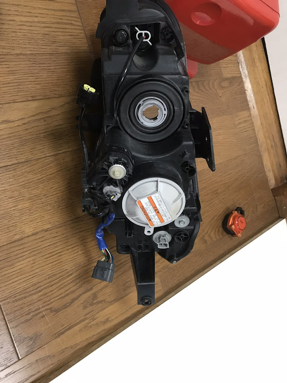 ロードスターのヘッドライトウレタンクリア塗装とLED化・DIYに関するカスタム事例の投稿画像3枚目