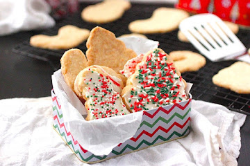 Buttery Almond Christmas Cookies