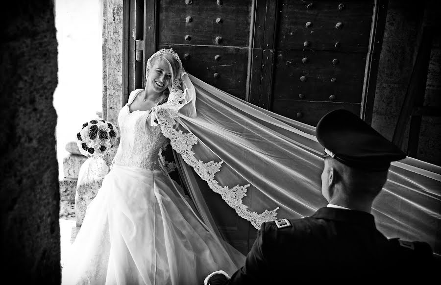 Wedding photographer Fabrizio Durinzi (fotostudioeidos). Photo of 20 March 2017