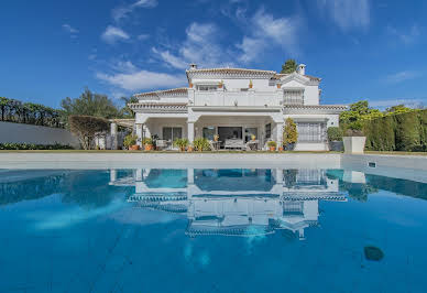 Villa avec piscine et jardin 1