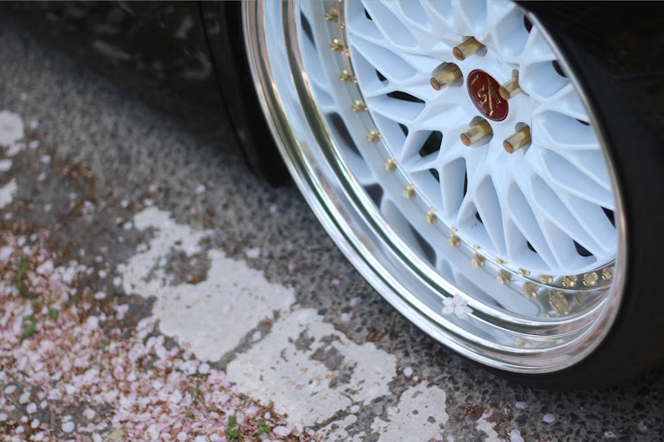 ヴェルファイアのサクラと愛車・桜とコラボ・社外ブレーキ・VS-XV・一眼レフに関するカスタム事例の投稿画像4枚目