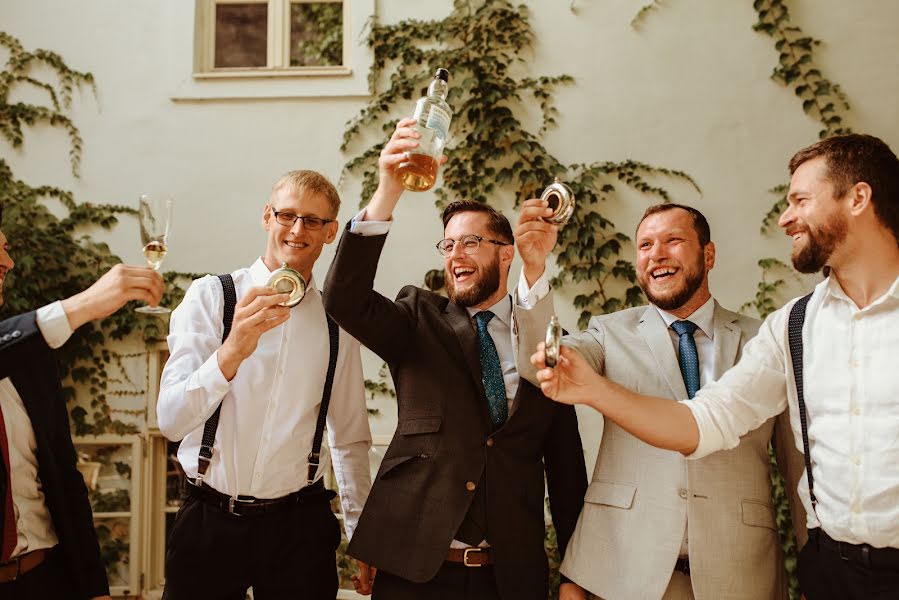 Fotógrafo de casamento Gréta Zubová (laskyplne). Foto de 17 de março 2023