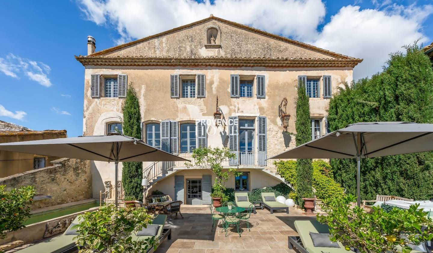 Property with pool Châteauneuf-de-Gadagne