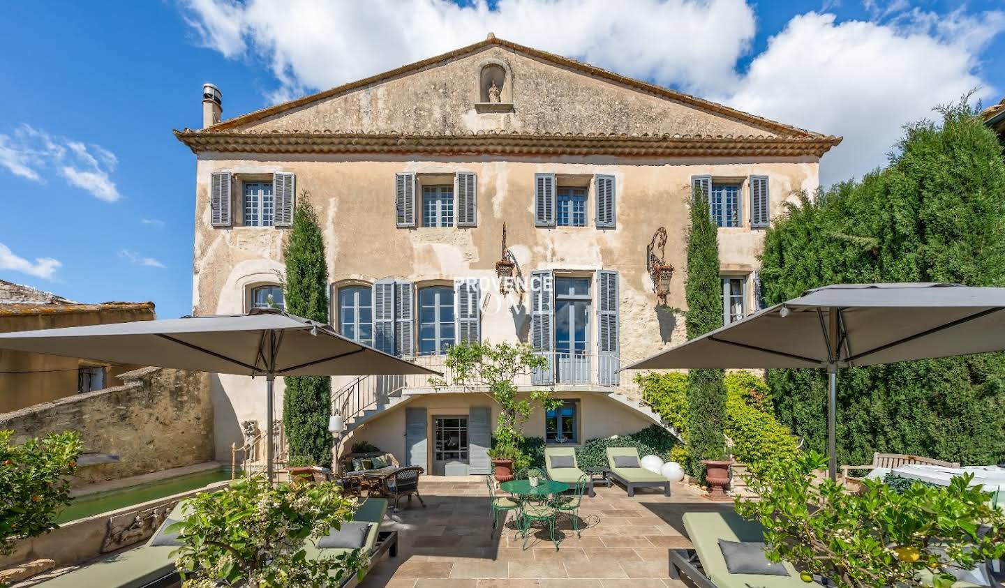 Propriété avec piscine Châteauneuf-de-Gadagne