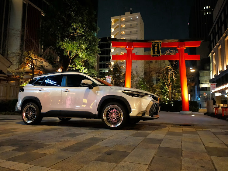 カローラクロスのドライブ・DIY・夜撮・鳥居に関するカスタム事例の投稿画像1枚目