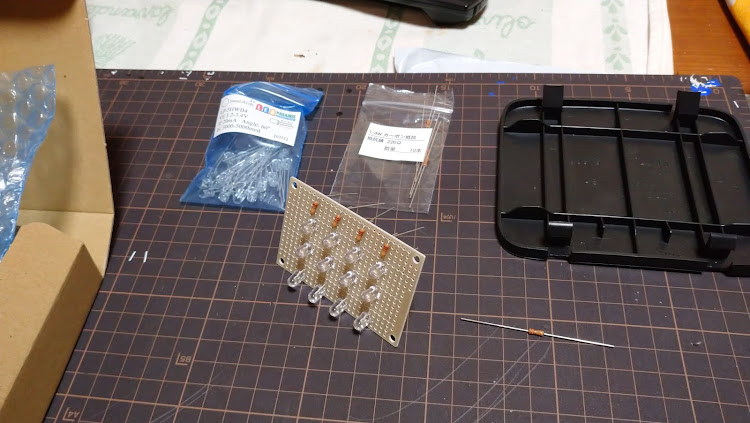 エルグランドの#E51・DIY・LED・LEDトランクルームランプに関するカスタム事例の投稿画像1枚目