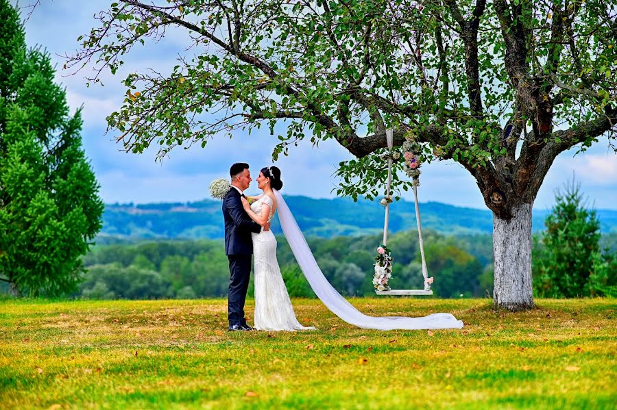 Fotografo di matrimoni Marius Onescu (mariuso). Foto del 2 ottobre 2023