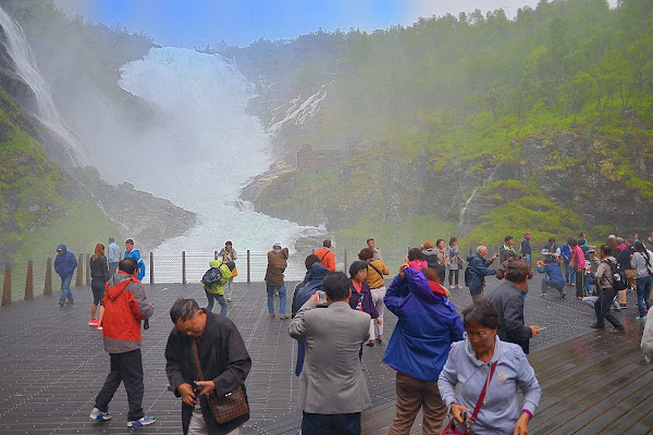 Cascata di Kjosfossen di Isidoro. 