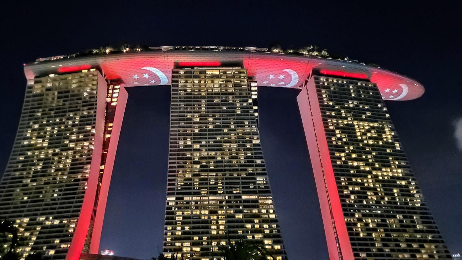 Guide to visiting Gardens by the Bay in Singapore: Supertree Grove in the evening