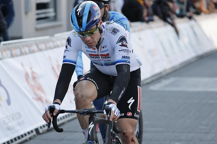 🎥 Alweer absolute pechdag voor Soudal-QuickStep in Le Samyn: twee kopmannen tegen de grond, slechts drie renners rijden uit