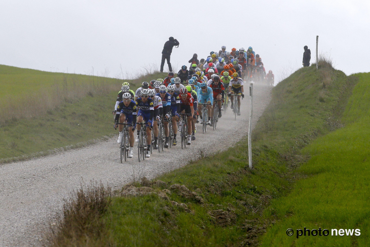 Helse omstandigheden voor de renners, maar deze actie zorgde voor nog meer onheil in de Giro