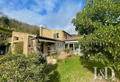 Maison avec piscine et jardin 5