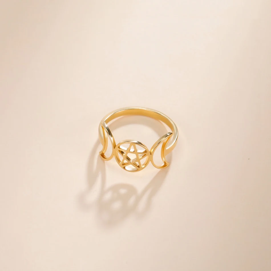 RVS ring met Wild Koppel ornament, dubbele maan en pentagram. Sieraden die je temperament en unieke band uitdrukken.