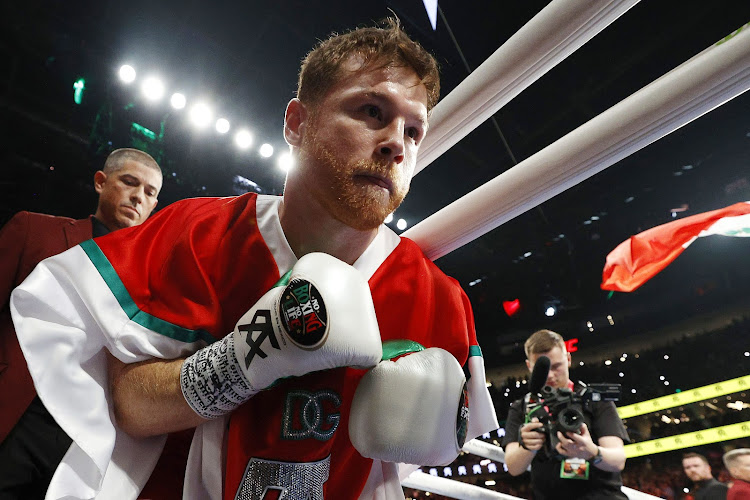 Mexico's Saul Canelo Alvarez retained his undisputed super middleweight title against compatriot Jaime Munguia.