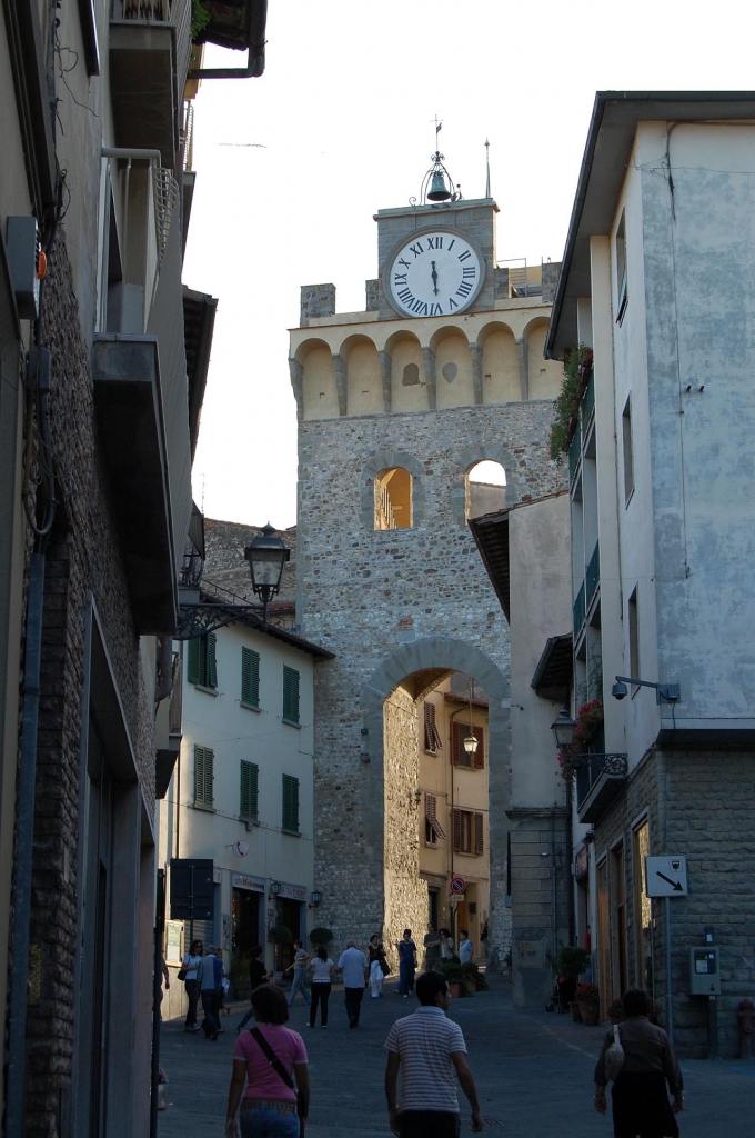 Campanile: centro della vita cittadina di basile