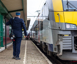 Un supporter d'Anderlecht se fait tabasser par des fans du Club de Bruges dans un train