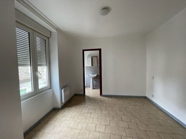 Location  appartement 1 pièce 47.77 m² à Vallon-Pont-d'Arc (07150), 420 €