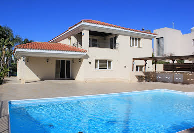 Villa with pool and terrace 4