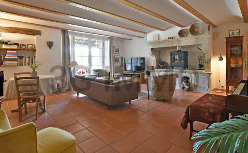 Contemporary house with pool and garden 5
